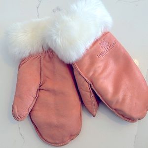 Hides in Hand Women’s Mitts